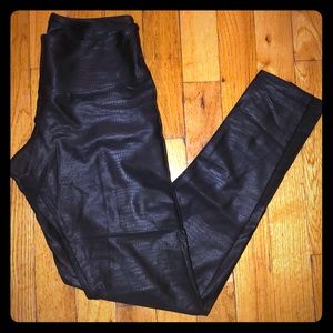 onzie crocodile liquid legging size XS